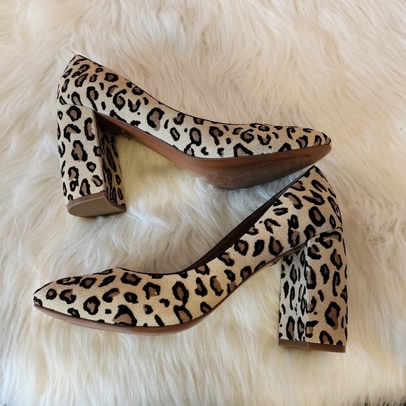 Linea Paola Leopard Cheetah Print Flocked Block Heels - Picture 5 of 8